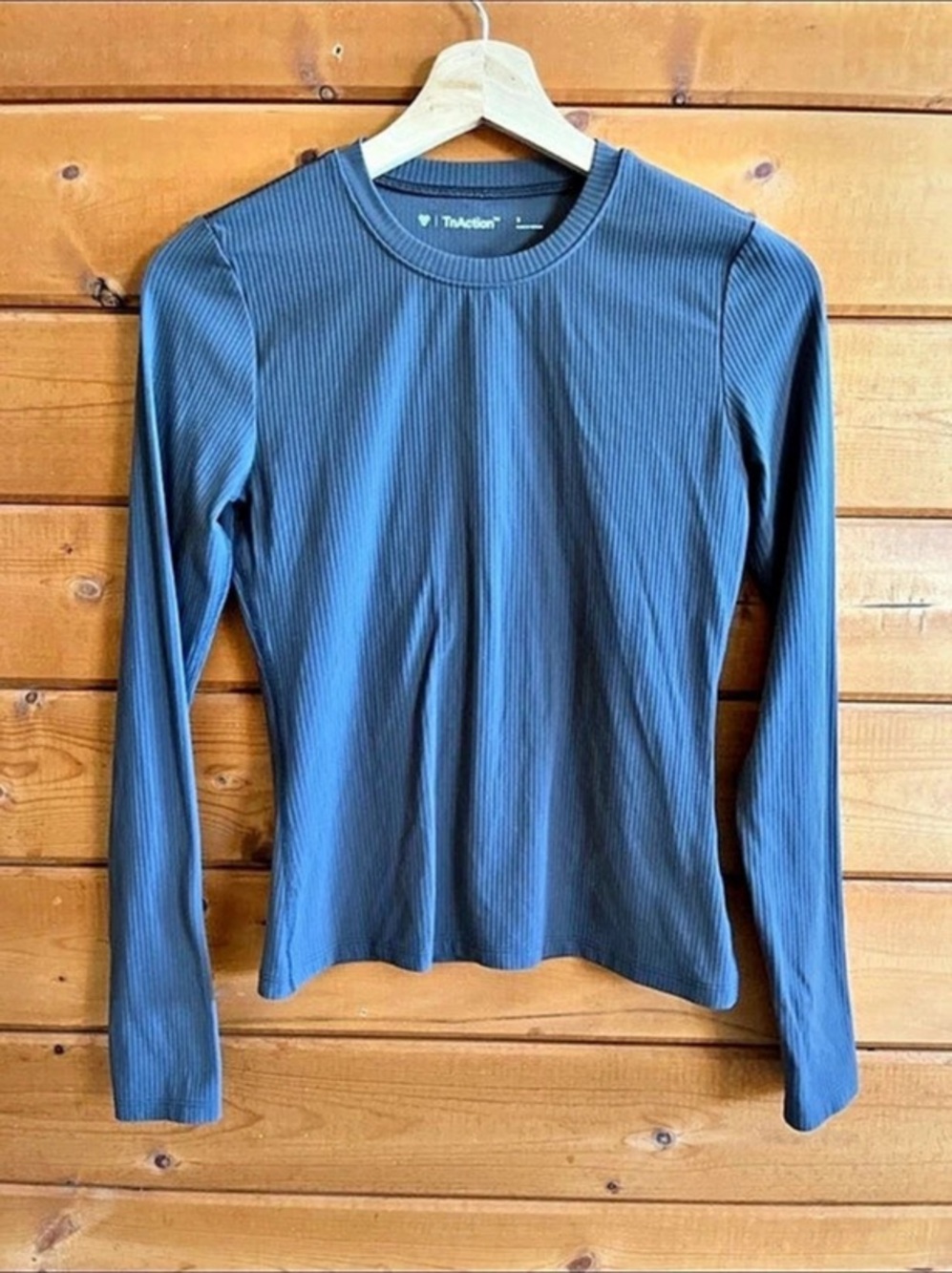 Long Sleeve Athletic Top in grey size small